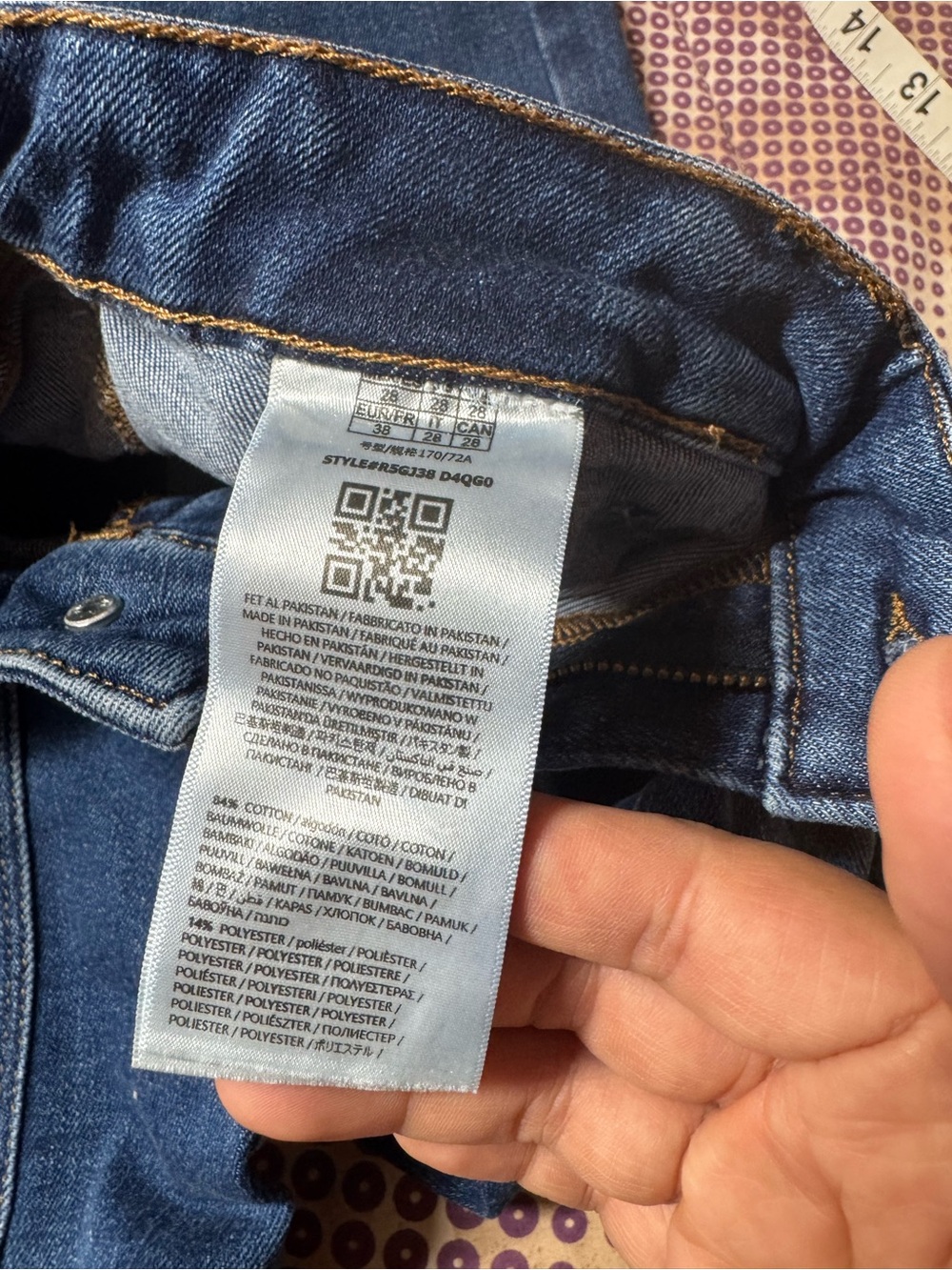 Guess Blue Mid-Rise Boot Cut Jeans. Size 28 - Picture 8 of 11